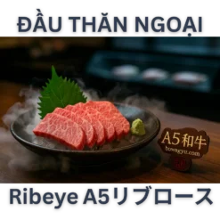 👨‍🍳 A5和牛リブロースの美味しい調理方法 🍲 しゃぶしゃぶ（shabu-shabu） 2〜3mmの極薄カットにし、出汁のきいた鍋にさっとくぐらせる。 約5秒で取り出し、生卵や胡麻ダレで楽しむ。 日本野菜（白菜、春菊、しいたけなど）との相性も抜群です。